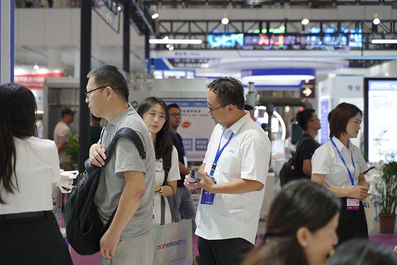 激埃特展會客戶交流圖 激埃特展會客戶交流