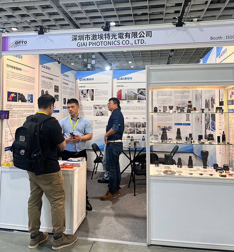 激埃特工作人員現場為客戶答疑解惑 激埃特工作人員現場為客戶答疑解惑