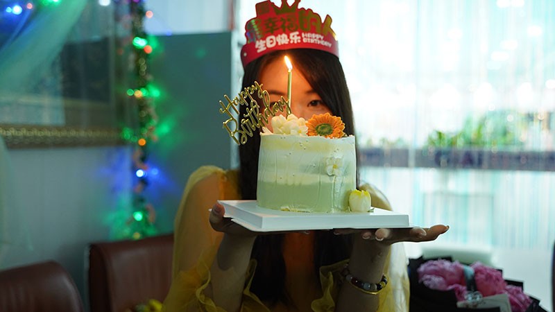 生日會(huì)現(xiàn)場(chǎng)壽星蛋糕